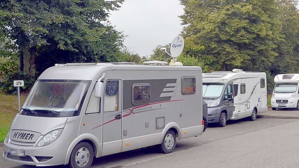 Die derzeitigen Wohnmobilstellplätze auf dem Parkplatz am Bürgerhaus werden dem wachsenden Bedarf nach Ansicht der SPD nicht mehr gerecht. Foto: Aiko Recke