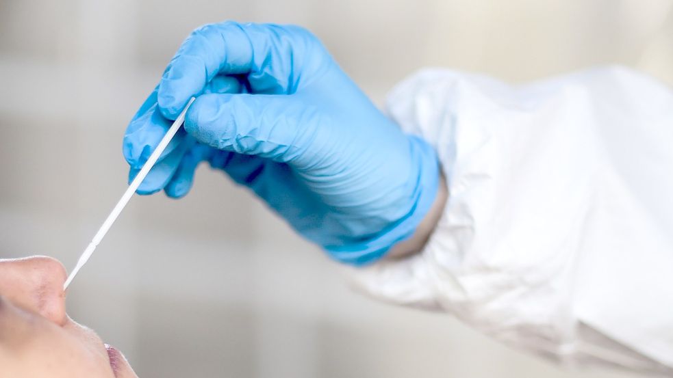 Zuletzt ist die Zahl der Neuinfektionen mit dem Coronavirus in Deutschland kräftig gestiegen. (Archivbild) Foto: Kira Hofmann/dpa-Zentralbild/dpa
