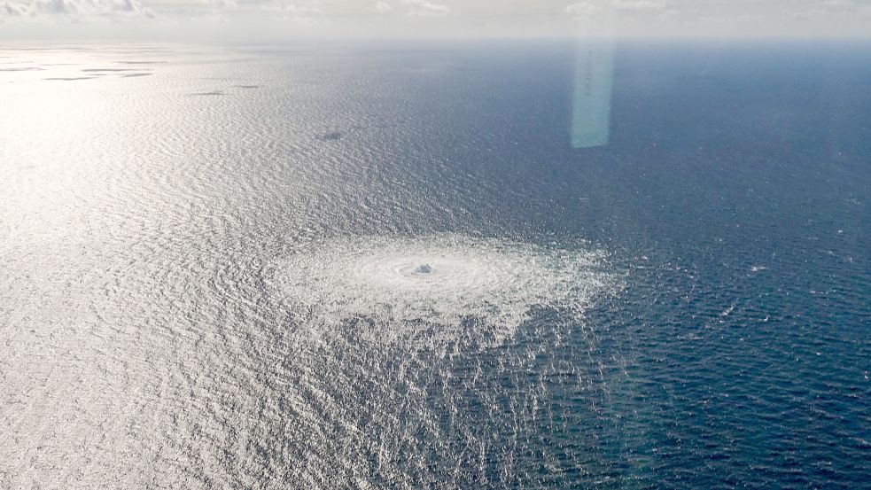 Das vom dänischen Verteidigungskommando zur Verfügung gestellte Foto zeigt das Nord Stream 2-Gasleck in der Nähe von Bornholm aus der Luft. Foto: picture alliance/dpa/Danish Defence Command