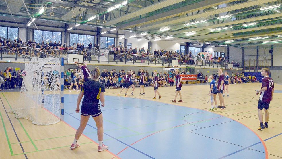Austragungsort des Brookmerlander Handballturniers ist seit 33 Jahren die Kurt-Knippelmeyer-Halle in Marienhafe. Foto: Thomas Dirks