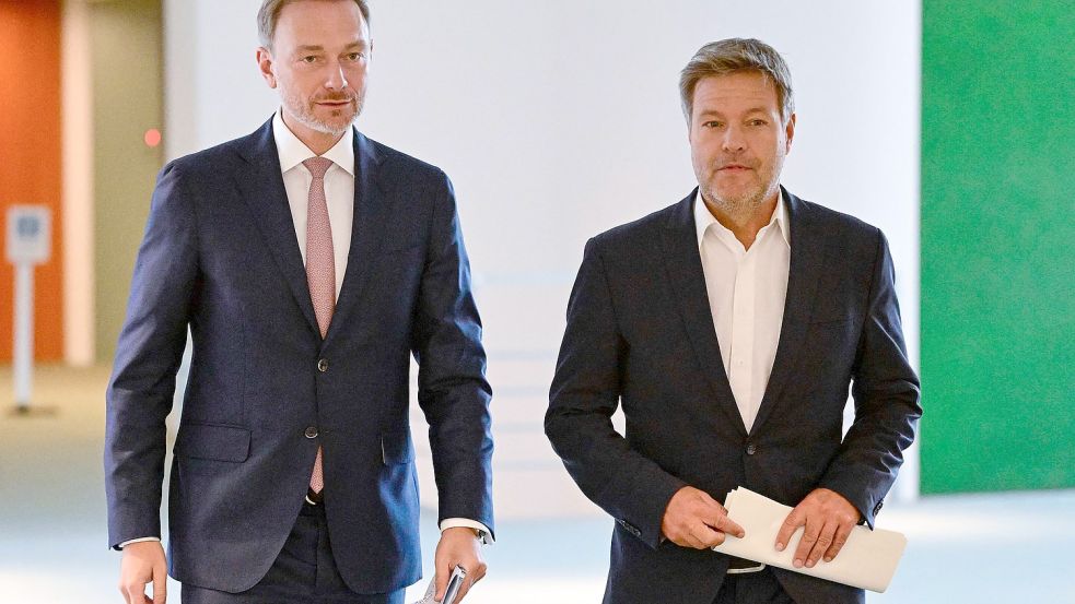 Christian Lindner und Robert Habeck wollen einen „Abwehrschirm“ gegen hohe Energiepreise spannen. Foto: AFP/JOHN MACDOUGALL