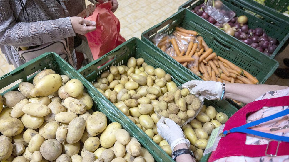 Unter anderem Kartoffeln und Gemüse wird es auf der Premiere des Störtebeker-Bauernmarktes zu kaufen geben. Foto: DPA