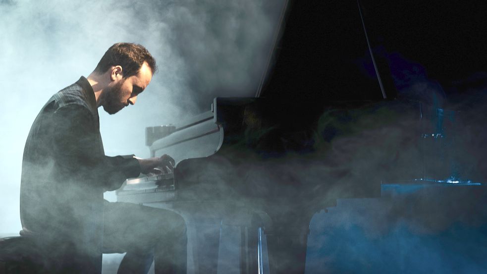 Nebelschwaden umwogen Igor Levit auf den Fotos zum neuen Album „Tristan“ Foto: Felix Broede