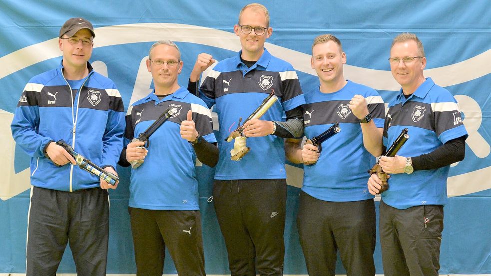 Marcel Stürken (von links), Michael Broers, Eike Fürst, Dennis Grünhoff und Maik Ritter freuen sich auf die sechste Saison in der Bundesliga. Foto: Bernd Wolfenberg