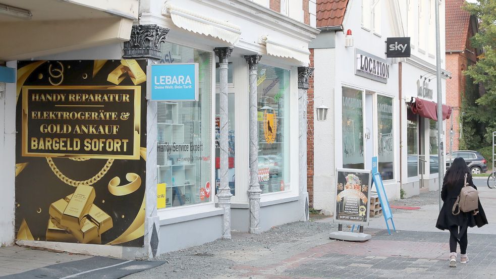 In dem An- und Verkaufsgeschäft in der Osterstraße in Aurich gab es einen bewaffneten Überfall. Foto: Romuald Banik