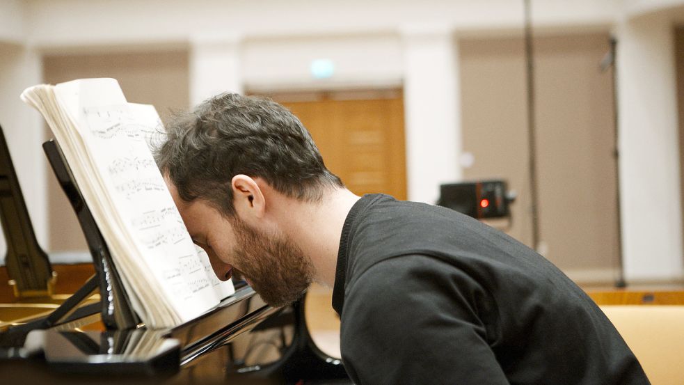 Am Rande der Erschöpfung: Igor Levit lässt sich von Musik aufzehren - und braucht sie als Nahrung für seine Seele Foto: zero one Film