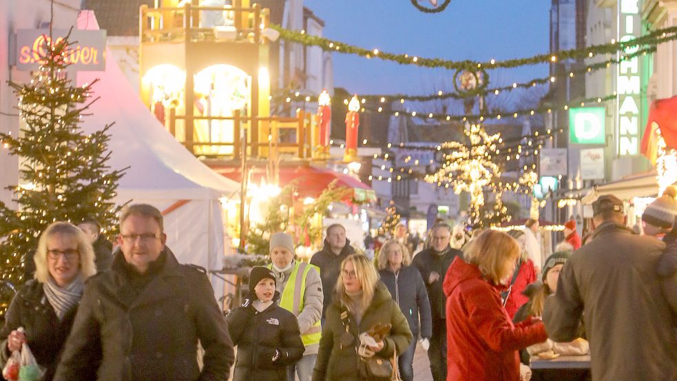 Die Straßen- und Weihnachtsbeleuchtung soll von 22 bis 6 Uhr morgens ausgeschaltet werden.Foto: Romuald Banik