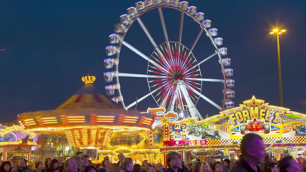 Vom 14. bis 30. Oktober findet der Bremer Freimarkt 2022 auf der Bürgerweide statt. Der Jahrmarkt gilt als größtes Volksfest im Norden. Foto: imago images/Hoffmann Photograph