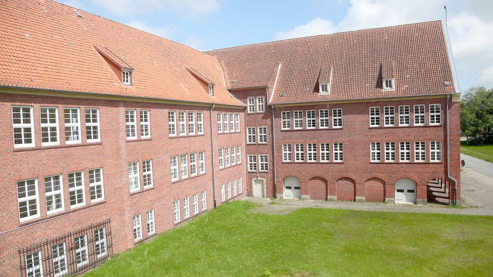 Das Divisionsgebäude wurde bereits 2015/16 als Notunterkunft hergerichtet. Nun wird es Flügel für Flügel belegt. Foto: Romuald Banik