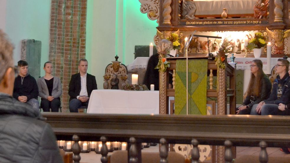 Im Anschluss an den Vortrag der Professorin verlagerte die Gedenkfeier sich in die Engerhafener Kirche. Foto: Neelke Harms