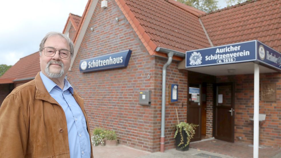 Der Auricher Schützenverein plant eine Großinvestition in sein Schützenhaus. Burkhard Siepermann vom Vereinsvorstand hat die Verhandlungen über den Verkauf des Kaufhallengrundstücks geführt. Dies Geld soll nun reinvestiert werden. Foto: Romuald Banik