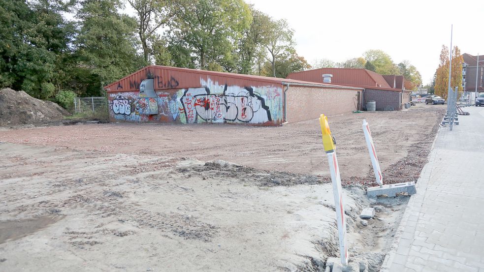 In der hinteren Halle des Schützenhauses sind die Klein- und Großkaliberstände untergebracht. Hier wird aufgestockt. Der Außenbereich zur Kaufhallen-Baustelle wird zudem gestaltet. Hinter dem Schützenhaus entstehen Vereinsparkplätze. Foto: Romuald Banik