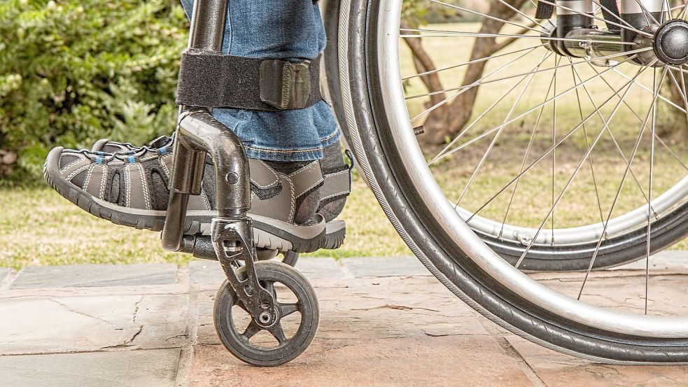 Detlev Wilken, selbst auf einen Rollstuhl angewiesen, macht seit Jahren auf Barrieren für Menschen mit Behinderungen aufmerksam. Foto: Pixabay