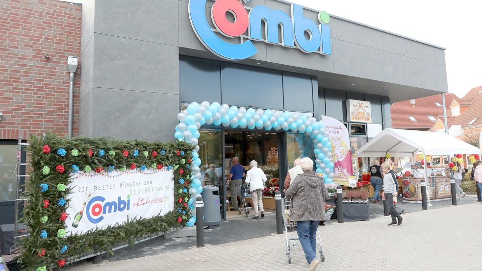 Von den Nachbarn gab es zur Eröffnung einen Bogen. Foto: Romuald Banik