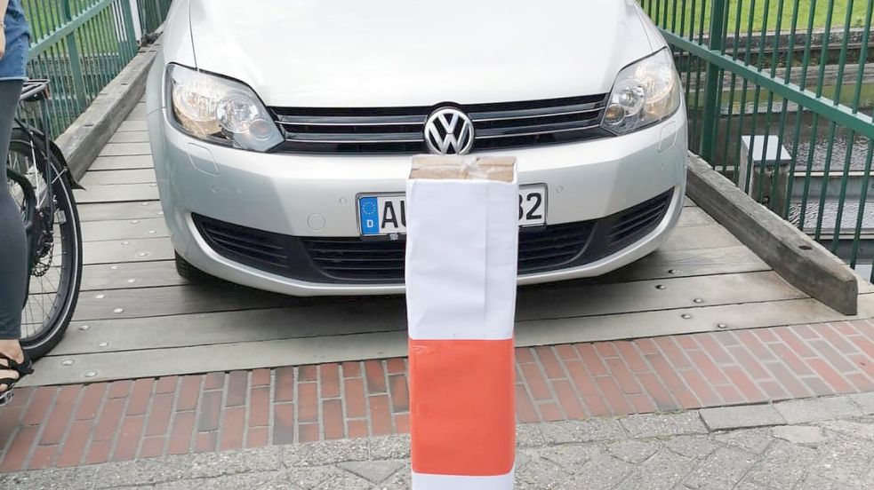 Im Juni 2020 hatten Aktivisten einen provisorischen Poller an der Brücke aufgebaut. Foto: privat