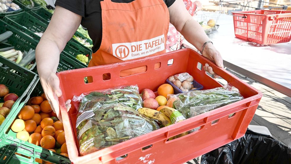 Für die Tafeln wird es immer schwieriger, die Körbe mit Lebensmitteln zu füllen. Foto: DPA