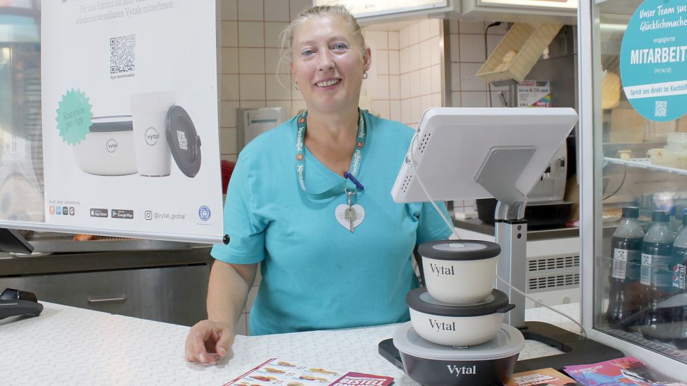 Einer der Anbieter für die To-go-Essen in der Mehrwegverpackung ist Kochlöffel am Auricher Marktplatz. Bald kommt die Cantina in der HWK hinzu. Foto: Karin Böhmer