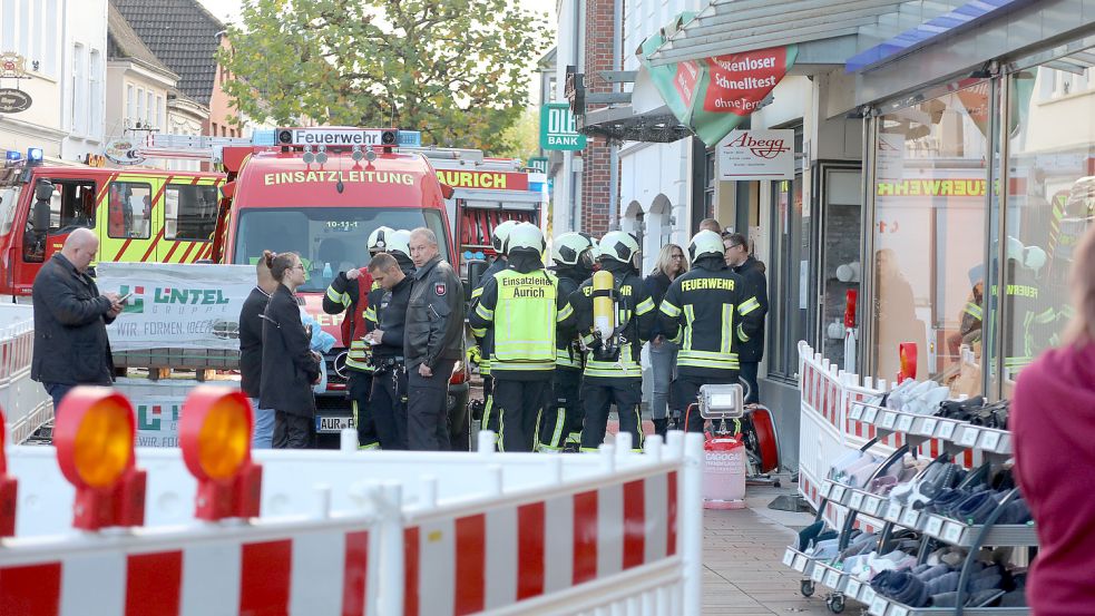 Die Feuerwehr und Polizei waren in der Osterstraße im Einsatz. Foto: Romuald Banik