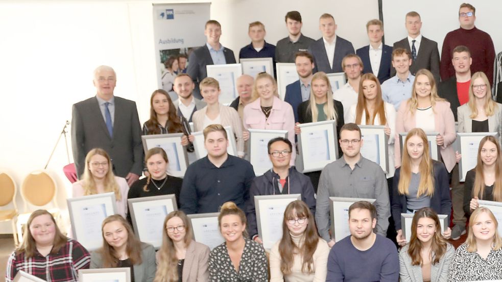 Ausgezeichnet: Im IHK-Bezirk haben insgesamt 95 Auszubildende ihre Ausbildung im Sommer mit der Bestnote „Sehr gut“ abgeschlossen. Foto: IHK für Ostfriesland und Papenburg