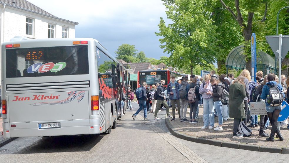 Mittags ist der Auricher ZOB besonders gut besucht. Foto: Neelke Harms