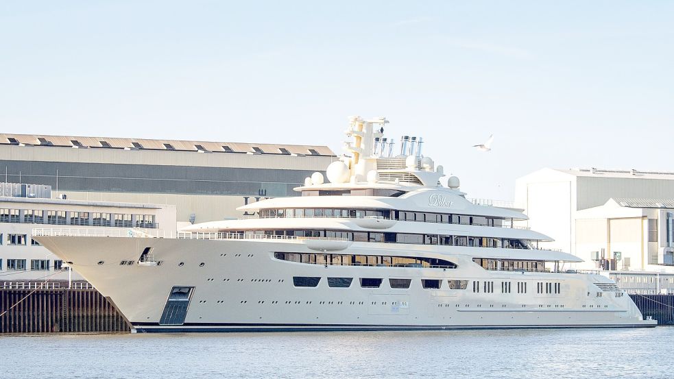 Wem gehört die Luxusjacht „Dilbar“? Foto: Sina Schuldt