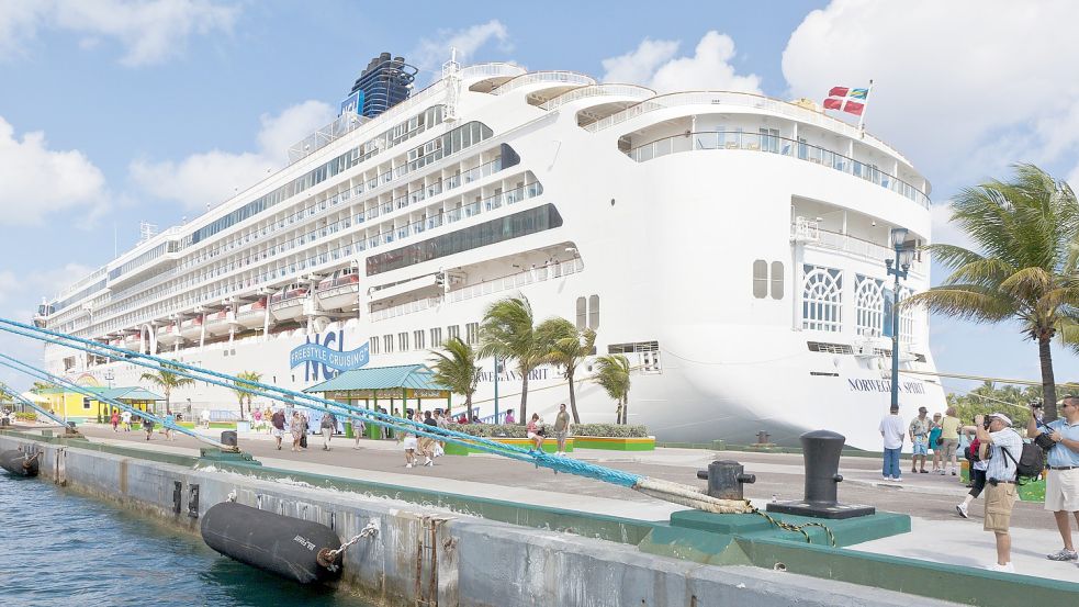 Eine in Luzern lebende High-Society-Lady war auf der „Norwegian Spirit“ Richtung Tahiti unterwegs, als sie von Bord fiel. Foto: IMAGO-IMAGES/agefotostock