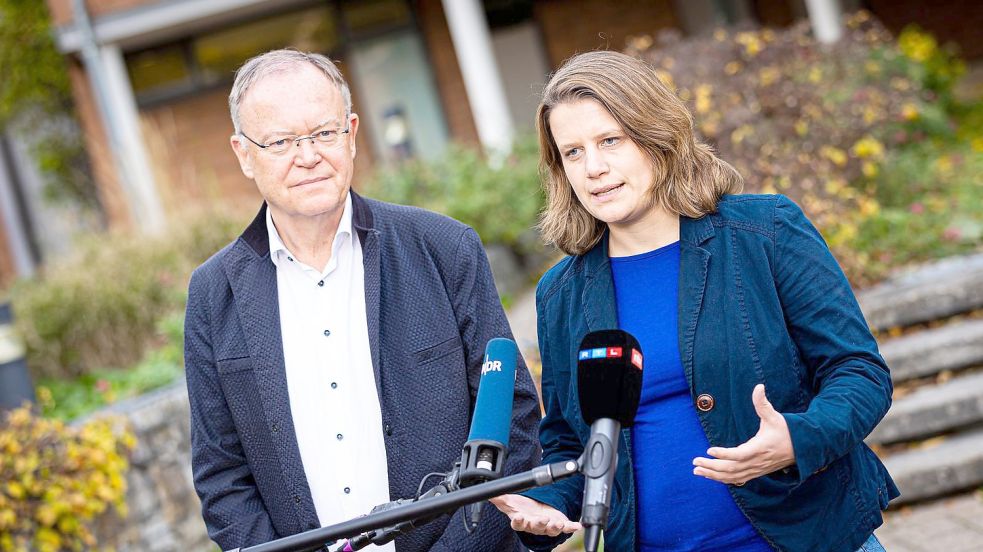 Es spricht die neue Kultusministerin und stellvertretende Ministerpräsidentin des Landes Niedersachsen, Julia Willie Hamburg. Das Land entsendet die Grünen-Politikerin neben Ministerpräsident Stephan Weil (SPD) in den VW-Aufsichtsrat. Foto: Moritz Frankenberg/dpa/Archivbild