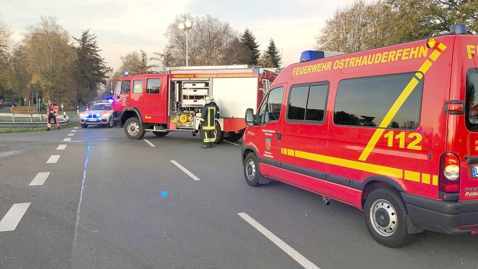 Die Straße wurde von den Einsatzkräften gesperrt. Foto: Ammermann