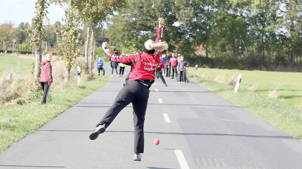 Wiebke Behrends liegt mit Schirumer Leegmor auf dem zweiten Platz in der Tabelle.Foto: Wilfried Gronewold