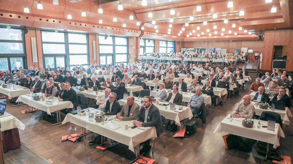 Delegierte des Dehoga-Landesverbands trafen sich am Montag in Aurich. Foto: Romuald Banik