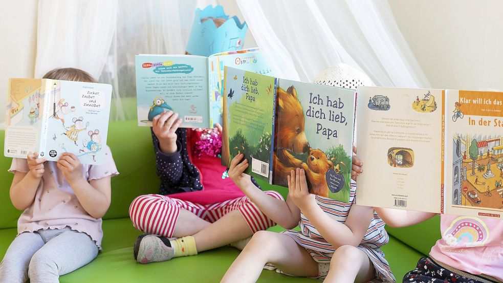Jeder macht sein Ding: So ähnlich wie bei diesen Kindern läuft es derzeit in der Debatte um die Kitas im Kreis Aurich. Foto: DPA