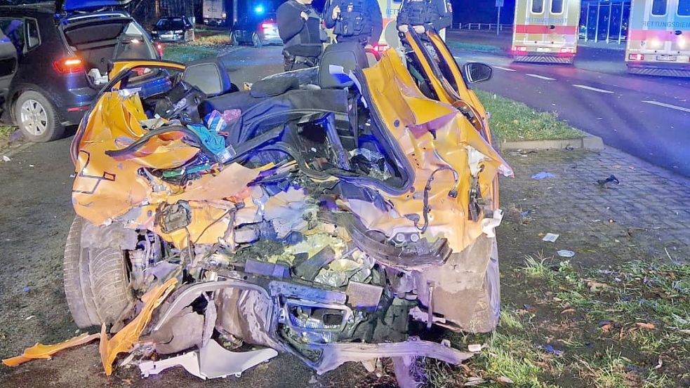 Von einem Renault blieb nur noch ein Wrack übrig. Foto: privat