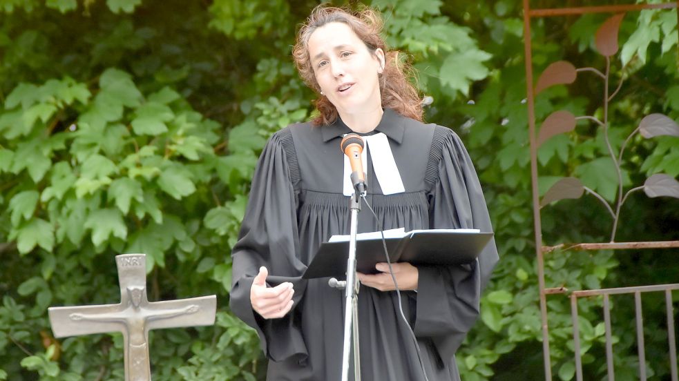 Pastorin Katrin Krüger wird die Kirchengemeinde Marienhafe Ende Januar verlassen. Foto: Thomas Dirks