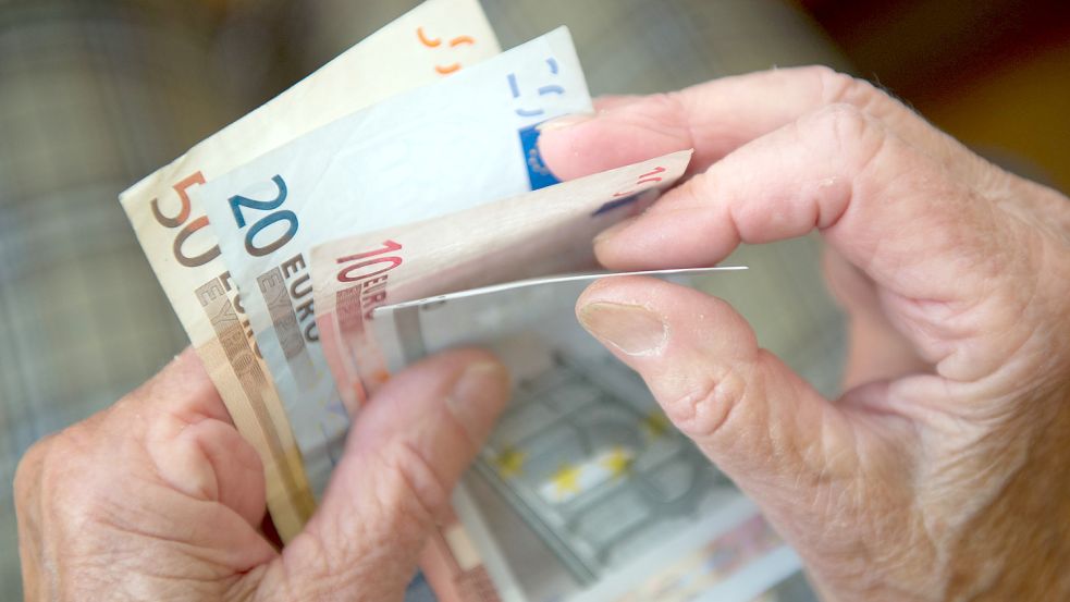 Auch Rentnerinnen und Rentner können von der Inflationsprämie profitieren. Foto: Marijan Murat
