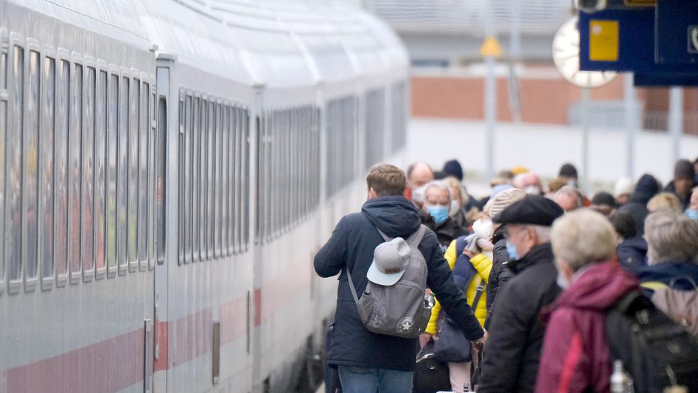 Die IC-Züge ab Norddeich/Mole in Richtung Ostdeutschland fahren derzeit nur bis Hannover. Foto: DPA