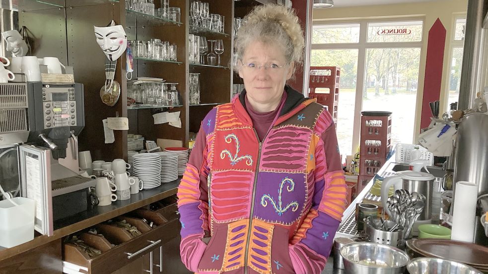 Silvia Gültzow im Café am Markt: Sie möchte endlich wissen, wie es für sie weitergeht. Foto: Rebecca Kresse