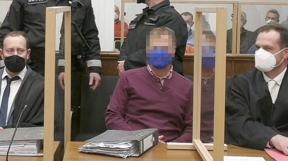 Ein 56-Jähriger Wiesmoorer ist wegen Beihilfe zum Drogenhandel angeklagt. Vertreten wurde er am Donnerstag durch zwei Verteidiger. Foto: Karin Böhmer