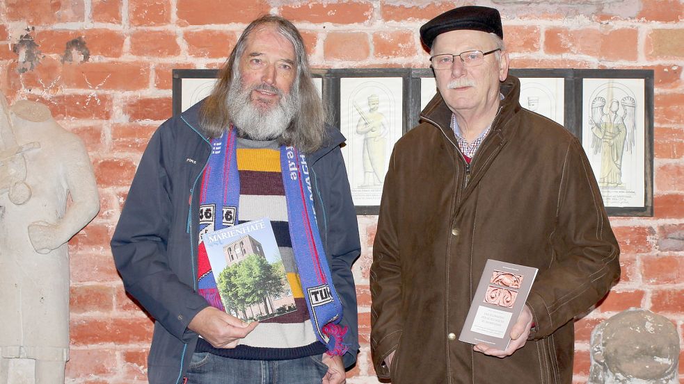 Ein eingespieltes Team: Alfred Janssen (links) muss künftig auf seinen Türmerkollegen Roolf Janßen verzichten. Foto: Karin Böhmer
