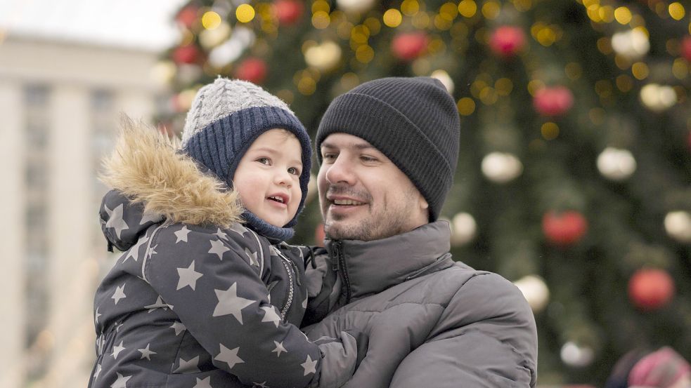 Der Kopf sagt: Abzocke. Doch das Herz will die leuchtenden Kinderaugen sehen. Foto: Imago images/Westend61