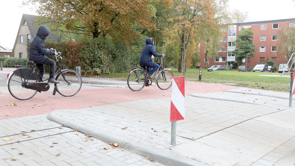 Die Querung des Ostfrieslandwanderwegs an der sanierten Popenser Straße ist farblich deutlich hervorgehoben. Foto: Romuald Banik