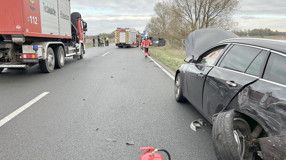 Auf der Autobahn hat es einen Verkehrsunfall gegeben. Foto: Feuerwehr