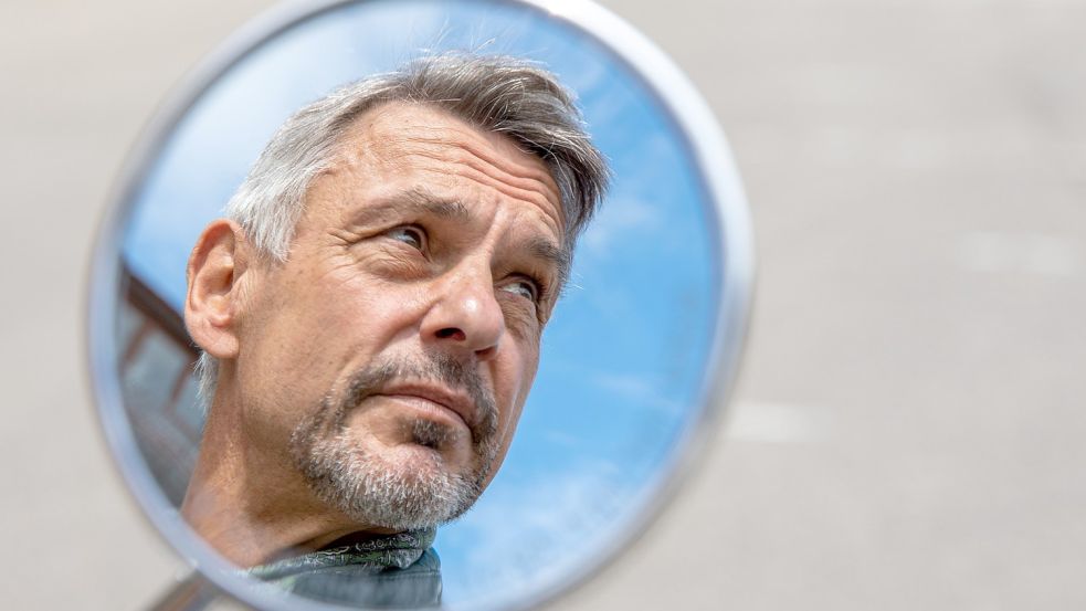 Die Krise in der Lebensmitte, die sogenannte Midlife-Crisis, ist auch heute noch mit vielen Klischees behaftet. Foto: Imago Images/Michael Eichhammer