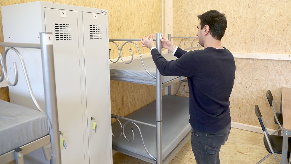 In der Turnhalle auf dem Kasernengelände wurden 15 Wohneinheiten mit jeweils fünf Betten eingerichtet. Foto: Romuald Banik
