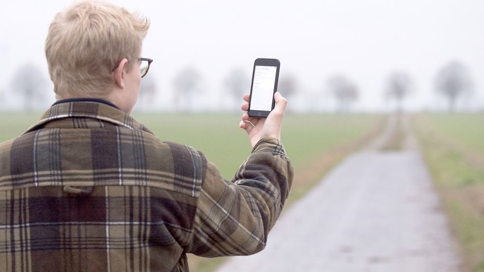 Besonders in ländlichen Regionen gibt es mobiles Internet weiterhin oft im Schneckentempo - oder auch gar kein Netz. Foto: dpa/Julian Stratenschulte