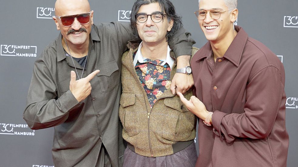 Missglückte Sexszene: Fatih Akin (Mitte) mit dem Rapper Xatar (links) und dessen Darsteller Emilio Sakraya. Foto: picture alliance/dpa