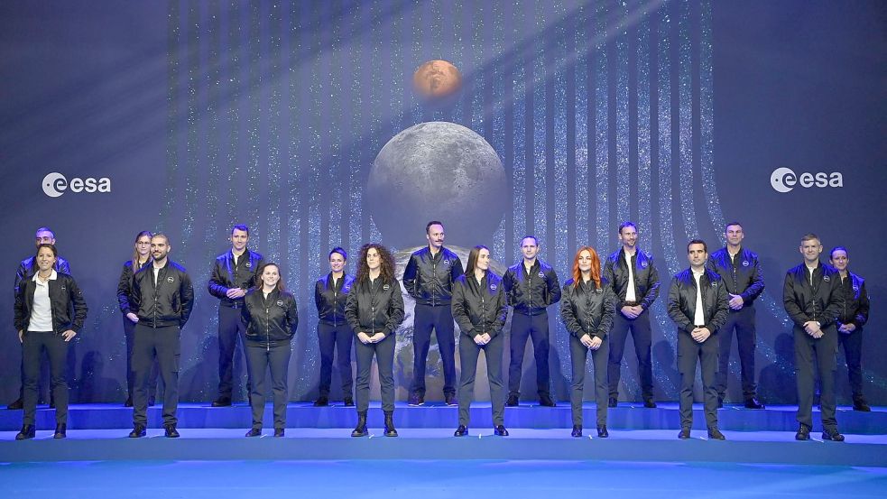 Der neue Astronautenjahrgang wird auf dem Esa-Ministerratstreffen in Paris vorgestellt. Foto: Eric Lalmand/BELGA/dpa