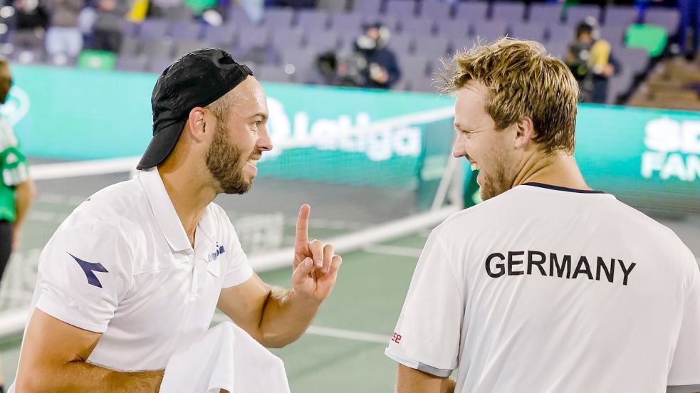 Das Duo Kevin Krawietz (r)/Tim Pütz könnte auch im Viertelfinale gegen Kanada für den entscheidenden Punkt sorgen. Foto: Frank Molter/dpa