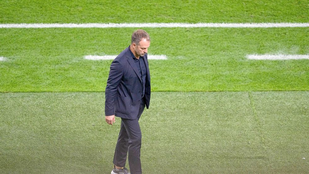 Bundestrainer Hansi Flick steht mit dem DFB-Team bei der WM schon unter Druck. Foto: Robert Michael/dpa