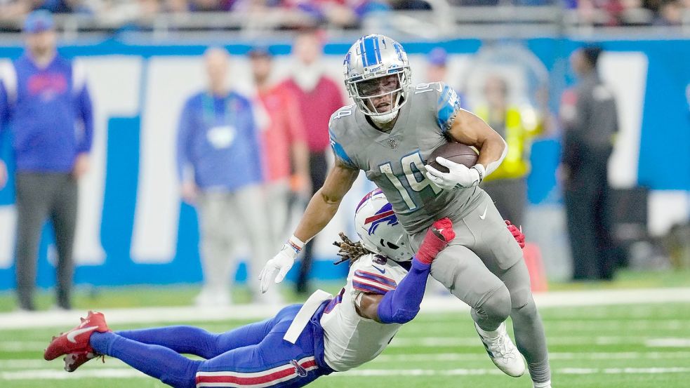 Ein Touchdown von Amon-Ra St. Brown (r) reichte den Lions gegen die Bills nicht. Foto: Paul Sancya/AP/dpa