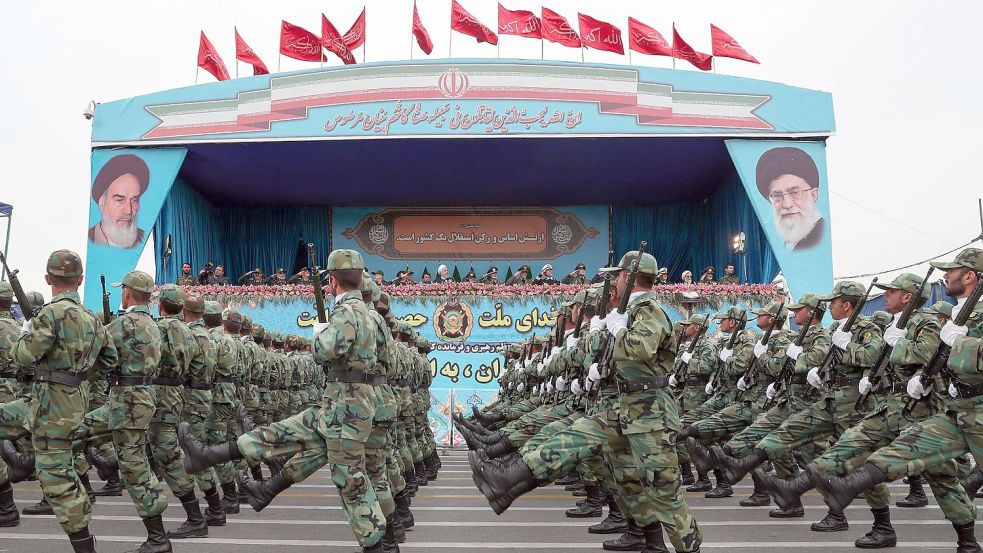 Iranische Soldaten während einer Militärparade in Teheran (Archivbild). Foto: Iranian Presidency/dpa